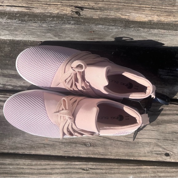 BIG BUDDHA WOMENS 11 ATHLETIC SHOES NWT - Picture 4 of 11